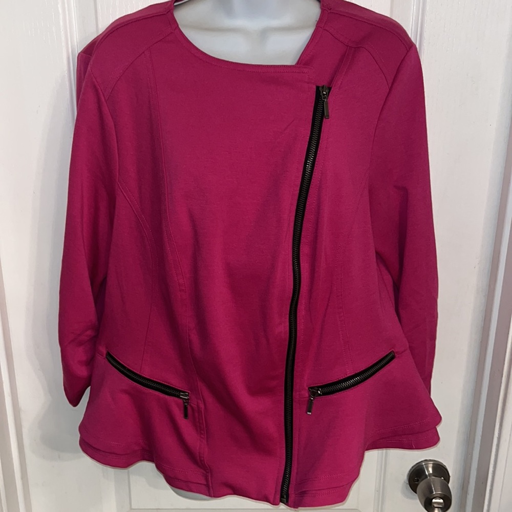 Torrid women's jacket. Fuschia. Zippered front and pockets.